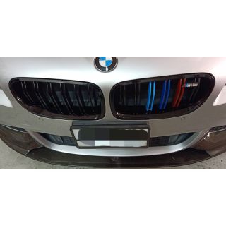 กระจังหน้า BMW F10 ทรงM5 แถบ3สี สีดำเงา