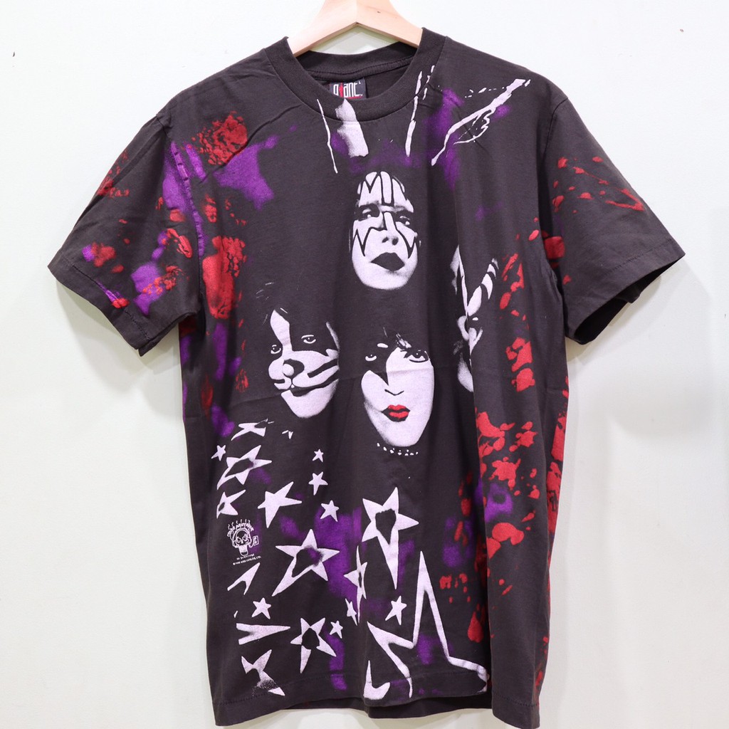 เสื้อวงKISS ลายโอเวอร์ปริ้น ตะเข็บเดี่ยวบนล่าง สไตล์วินเทจ สกรีนทั้งตัว ผ้านอก เสื้อOVP เสื้อโอเวอร์