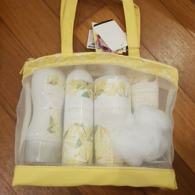 Mark and Spencer set shower