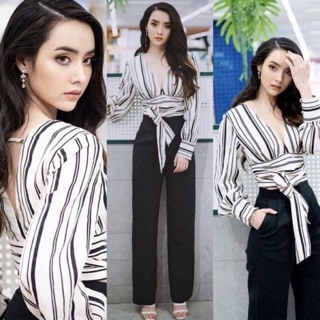 เซต เสื้อริ้วคอวี มีเชือกผูกพันรอบเอว + กางเกงสีดำ