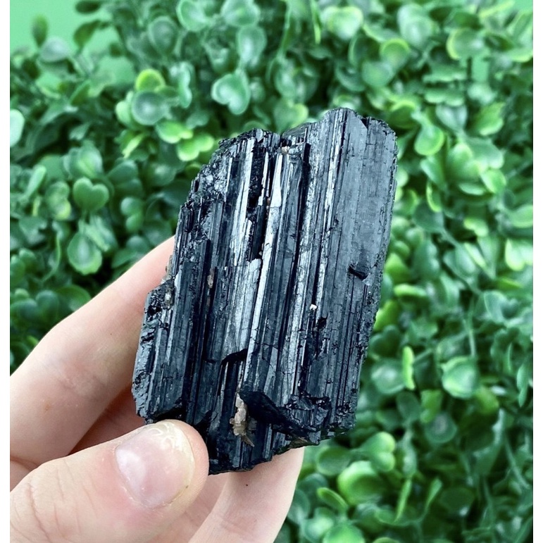 Natural Black Tourmaline ทัวร์มาลีนสีดำ Quality It's grounding  improved circulation,  reducing muscle aches and pains.