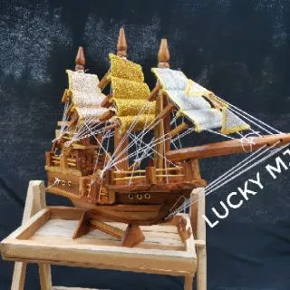 เรือสำเภาทองไม้สักแท้ลงสีเงาใบเงินทอง มีหลายขนาด รายละเอียด​ด้านล่างคะ