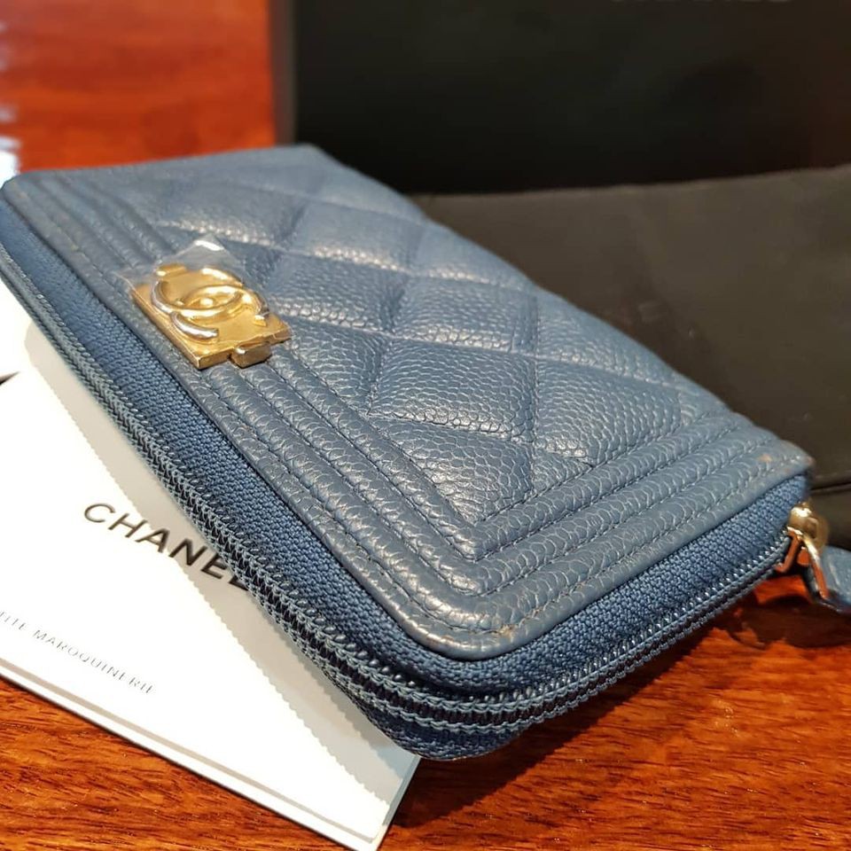 Chanel Boy Small Zip Around Wallet คาเวียร์ Holo 22 ของแท้ 100%
