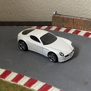 มือ 2 Hot Wheels White Alfa Romeo 8C Competizione