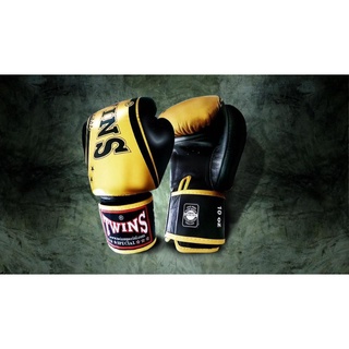 นวมชกมวย Twins Boxing Gloves ลาย TW-4 สีดำ/ทอง