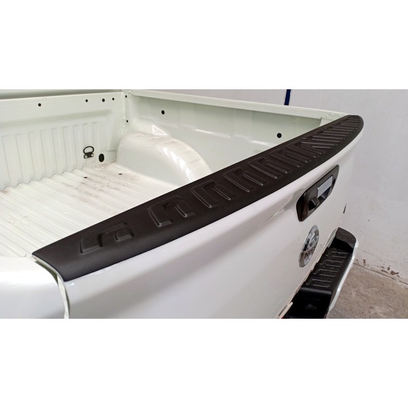 กันรอยขอบกระบะ กันรอยฝาท้าย Nissan Navara 2021-2025 เท่านั้น รุ่น 4 ประตู  สีดำด้านและสีคาร์บอน งาน 