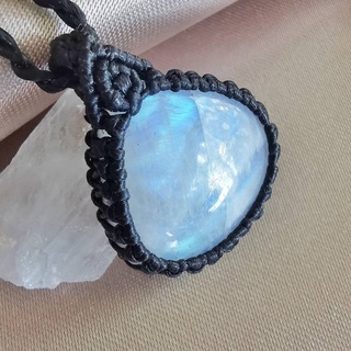 สร้อยคอเชือกถักจี้หินเรนโบว์มูนสโตน Rainbow Moonstone