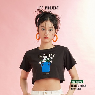 [LIFEPROJECTBKK] POPPY CROP T-Shirt - เสื้อครอปคอกลมแขนสั้น สกรีนลายดอกไม้และแจกัน