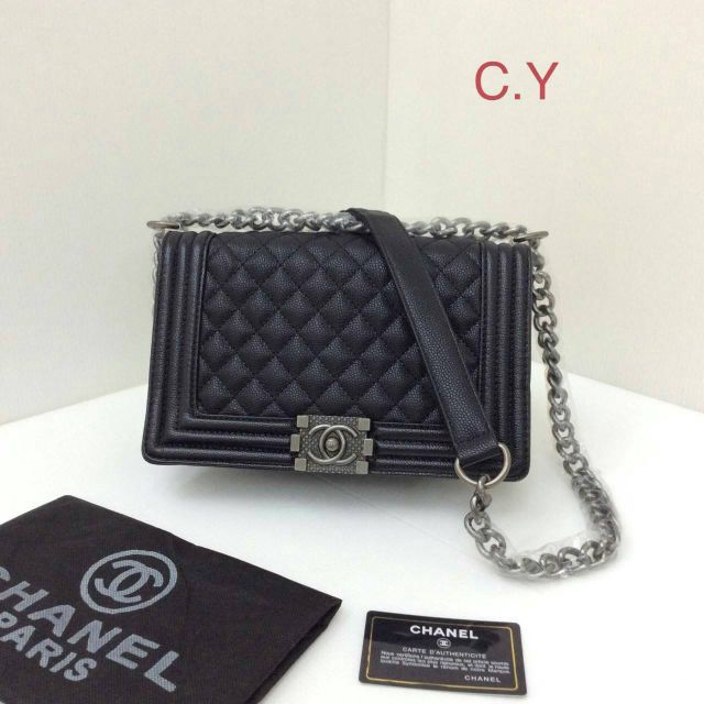 กระเป๋าสะพาย Chanel หนังคาเวียร์