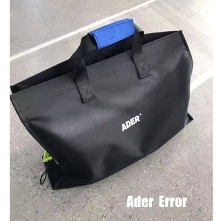 ADER ERROR LOGO-PRINT TOTE BAG - BLACK กระเป๋าถือแฟชั่น ทรง shopping tote ผ้าไนล่อนสีดำ สกรีนตัวหนังสือโลโก้แบรนด์