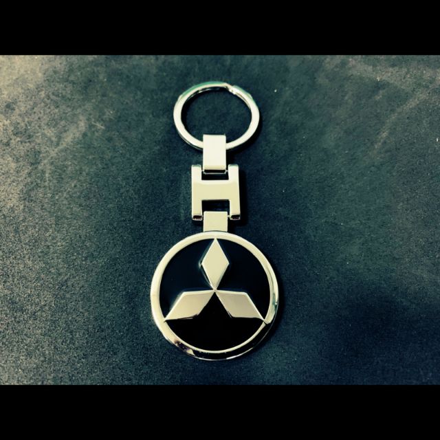 Best saller พวงกุญแจโลโก้รถยนต์ (MITSUBISHI) metal keychain แป้นเหยียบกันลื่น logo logoรถ โลโก้รถ ดุมล้อ BENZ