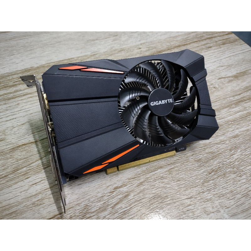 RX 550 2GB gddr5 gigabyte การ์ดจอมือสอง สภาพใหม่ ใช้งานปกติ