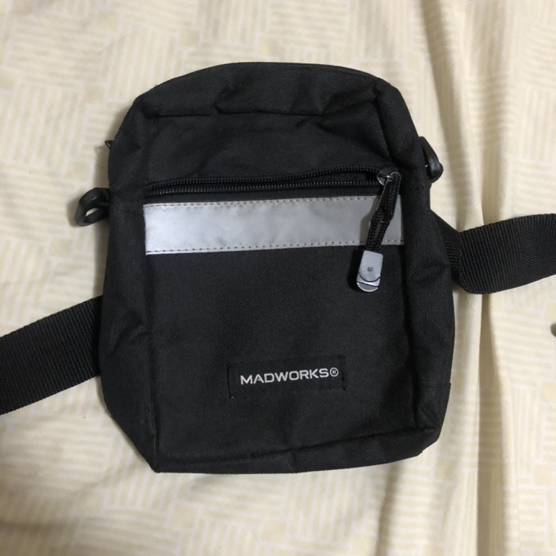 กระเป๋าสตรีท madworks