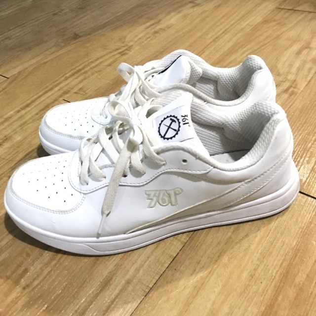 รองเท้า 361 องศา