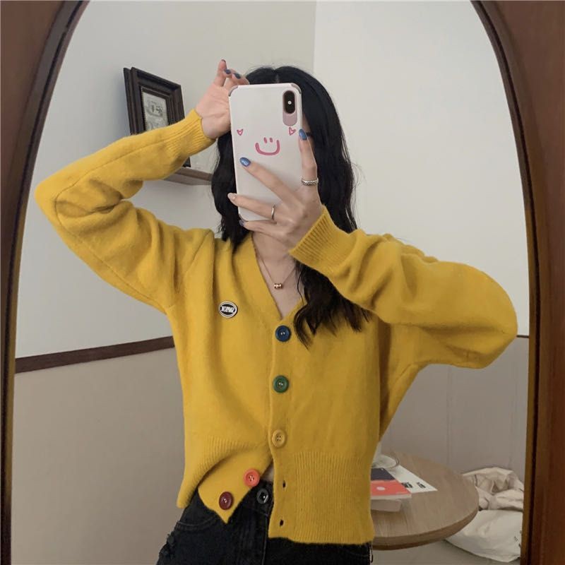 Dahong เสื้อครอปK101 เสื้อไหมพรม​คอวี cardigan รูปที่ 2