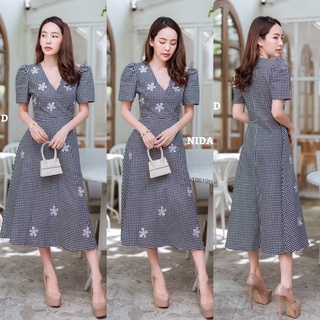 TW10619 Maxi Dress เดรสคอวีทรงเรียบ แขนสั้น เนื้อผ้าทอลายสก๊อตพิมพ์ลายดอกกระจายทั้งตัว มีซิปหลัง