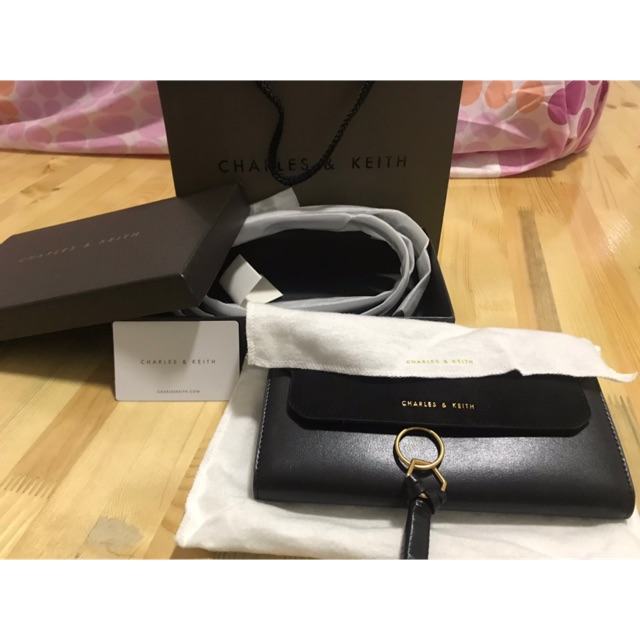 กระเป๋าสตางค์ charles & keith