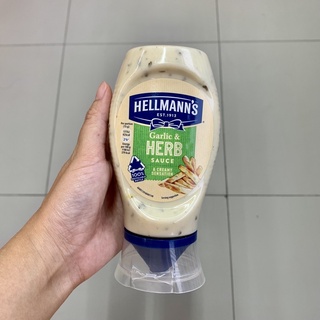 ซอสมายองเนสผสมกระเทียมและสมุนไพร Garlic &amp; Herb sauce A creamy sensation สินค้านำเข้าจากอังกฤษ ตรา Hellmann’s ขนาด 260ml