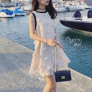 เดรสแขนกุดทรงเอ ผ้าป่านสีครีม ซีทรู ลายริ้วในเนื้อผ้า พร้อมแต่งพู่สวยๆเลยค่ะ