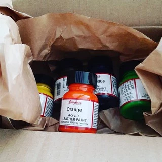 Angelus Paint สีอะคริลิคสำหรับทาวัสดุหนัง รองเท้าผ้าใบ กระเป๋า แบบพื้นฐาน 1/5 ขนาด 1oz. Made in USA.