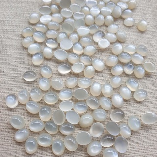 Moonstone #มุกดาหาร รูปทรงไข่ หลังเบี้ย  10x8 mm. #ดิบจากธรรมชาติ เม็ดละประมาณ 3 กะรัต ( 1 เม็ด ราคา 299 บาท )