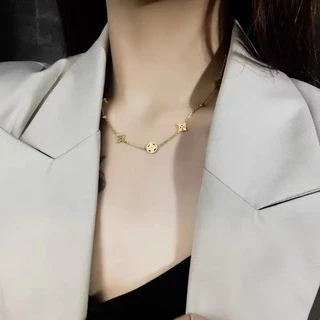 แฟชั่นหรูหรา Lucky Four-Leaf Clover ไทเทเนียมเหล็ก Clavicle Chain ทุกวัน All-Match สร้อยคอสแตนเลส Non-