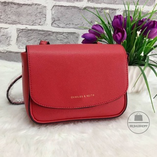 CHARLES &amp; KEITH BASIC SLING BAG (outlet) สีแดง