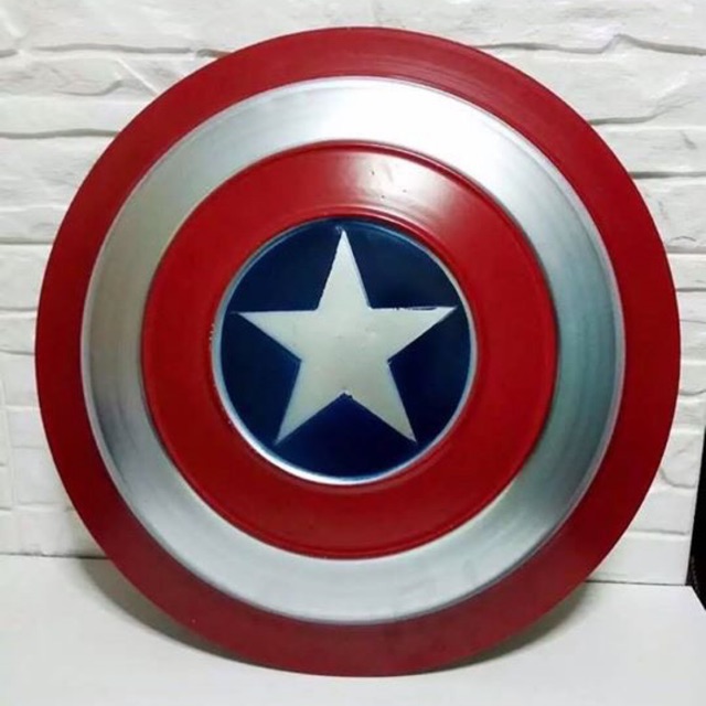 Model โล่กัปตันอเมริกา ทำจากโลหะ ขนาดเส้นผ่าศูนย์กลาง 47.5 cm. สามารถใช้เป็นของตกแต่งภายใน ให้อารมณ์แบบ Vintage
