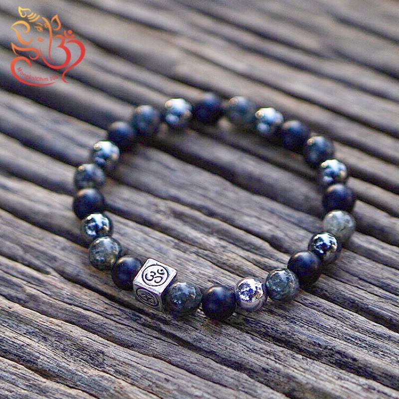 กำไลข้อมือหิน The Attract [TA08-01] มงคลโอม Larvikite Onyx Hematite ปกป้อง คุ้มครอง ดูดทรัพย์ รับโชค