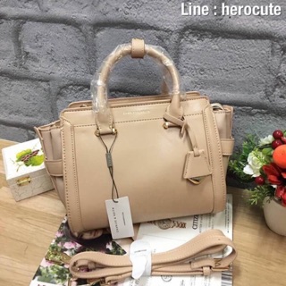 CHARLES &amp; KEITH TRAPEZE BAG ของแท้ ราคาถูก