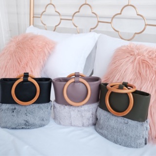 PAYDAY SALE !!! กระเป๋าเฟอร์  น่ารัก ขนนุ่มมาก Kara Faux Fur Bag