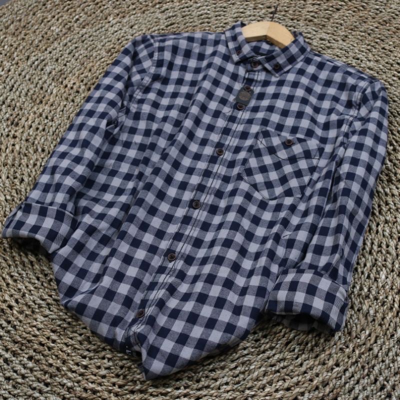 Kemeja Eighty Eight C34 เสื้อเชิ้ตผ้าสักหลาดระดับพรีเมียม