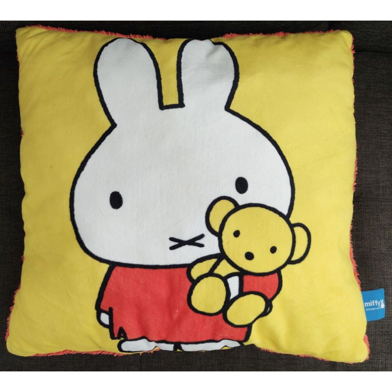 หมอนอิง Miffy ใบใหญ่ 18"