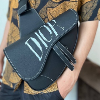 กระเป๋า DIOR SADDLE BAG 💛    รุ่นสุดหิดของดีออมาเเล้วจะงานสวยมากพร้อมอุปกรณ์ครบชุด