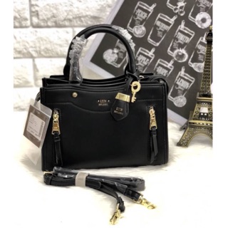 LYN BAG พร้อมส่งค่ะ!!! กระเป๋าวัสดุหนังเรียบ ถือและสะพายข้างได้ ด้านหน้าออกแบบมีช่องซิป