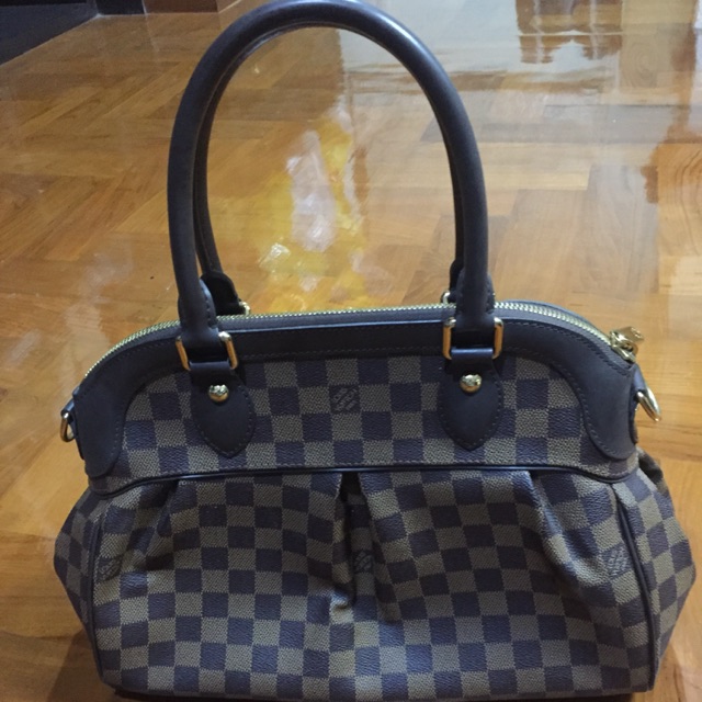 กระเป๋า Louis Vuitton Trevi PM Damier