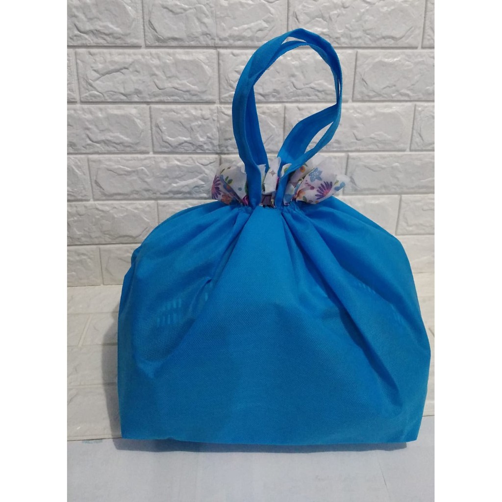 PLAIN SPUNBOND DRAWBAND 30x30 cm 65gsm sปันบอนด์ motif bag blessing ของที่ระลึก กล่องฉลอง 28 / กล่อง