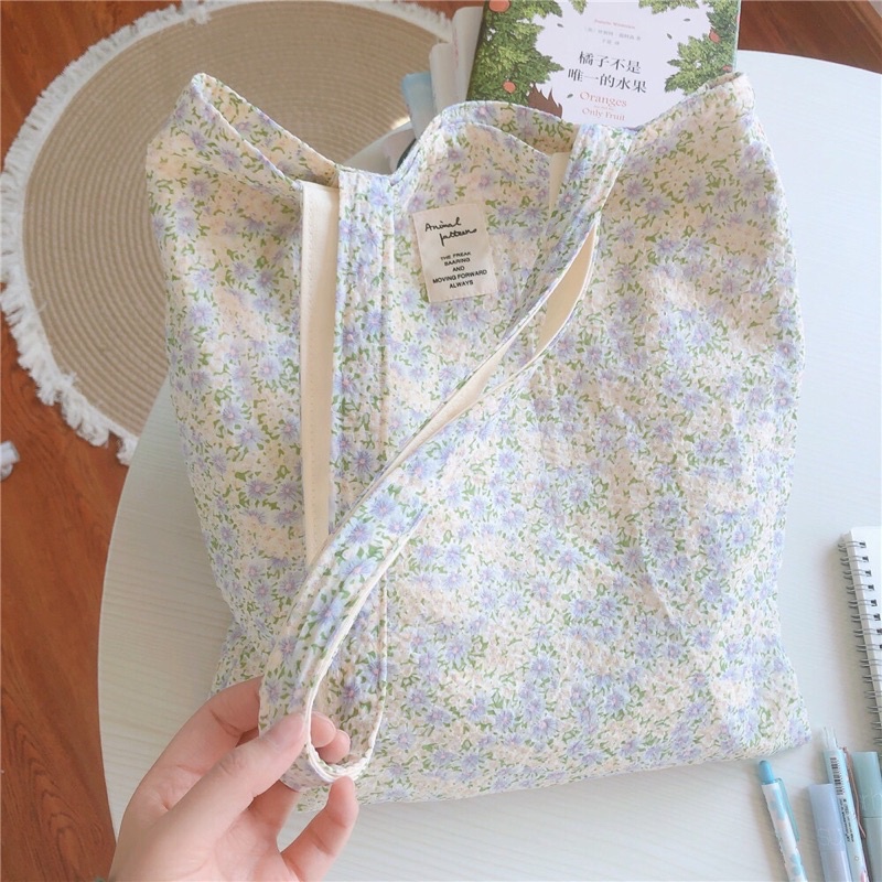 (พร้อมส่ง ) Hana Bag กระเป๋าผ้า ลายดอกไม้ สีละมุน เนื้อผ้าดี มีซับใน และช่องเล็ก
