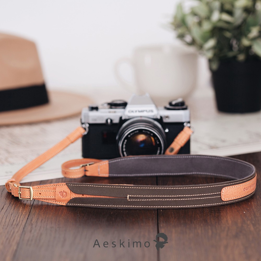 สายกล้อง ซับในญี่ปุ่นนุ่มพิเศษ ใช้ได้ทั้งคล้องคอ&มือ ในเส้นเดียวกัน (Convertible-Vintage Green)
