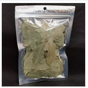 A10ใบกระวาน(香叶 )ขนาด25g เป็นหนึ่งในสมุนไพรที่มีประโยชน์มากมาย กลิ่นหอม รสชาติเผ็ดร้อน จึงนิยมนำมาทำเป็นอาหารหลากหลายเมนู