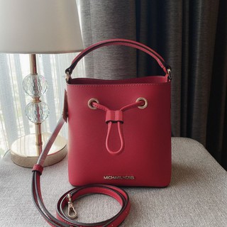 🎀 (สด-ผ่อน) กระเป๋า ทรงขนมจีบ สีแดง Flame 35T0GU2C0L MICHAEL KORS SURI SM BUCKET XBODY LEATHER