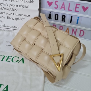 ❌❌SOLD❌❌ Bottega Veneta padded cassette bag มือหนึ่ง สีครีม Porridge