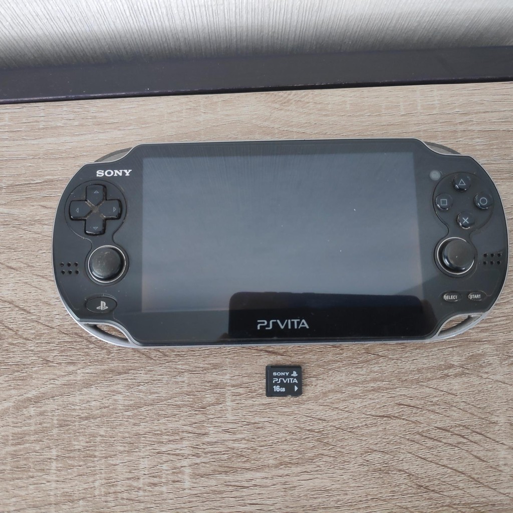 เครื่อง PS Vita มือ 2 รุ่น 1006 เมมแท้ 16 กิ๊ก แปลงแล้ว สามารถโหลดเกมลงเองได้เลย แถมเมม 16 GB