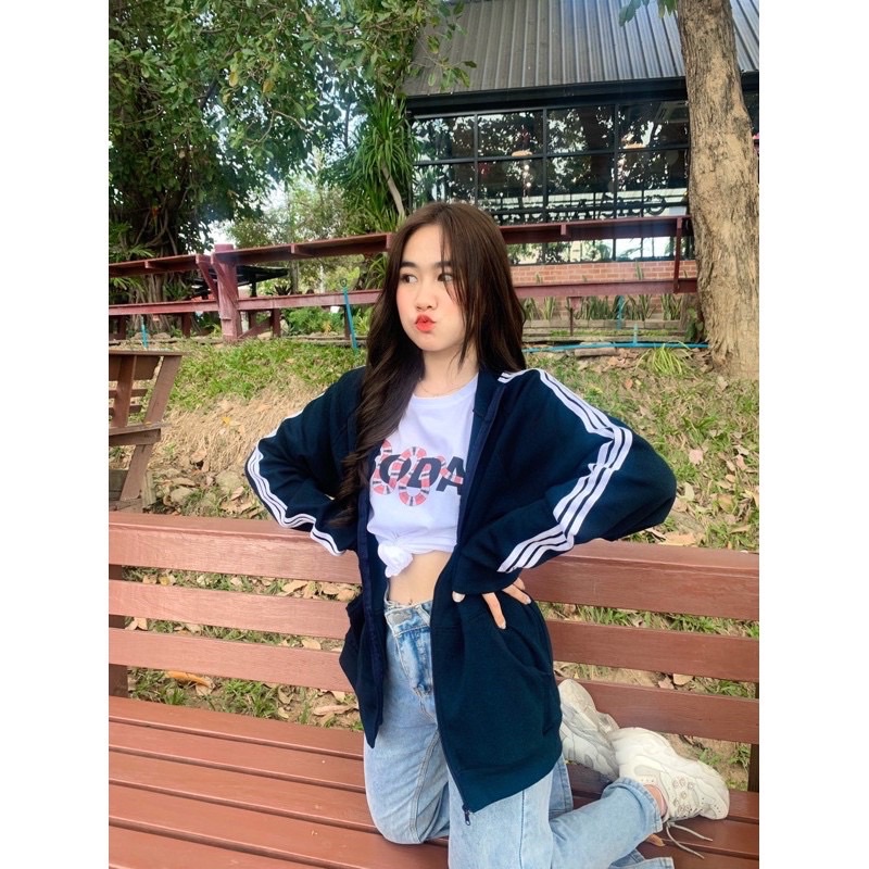 แจ็คเกตแขนยาวสีพื้นมีแถบ