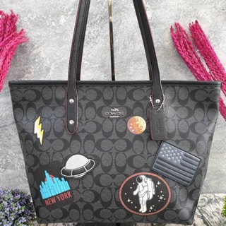 COACH CITY ZIP TOTE IN SIGNATURE CANVAS WITH SPACE PATCHES (COACH F29126)