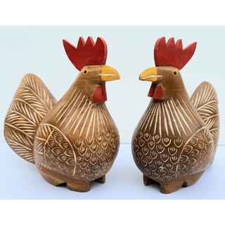 ไก่แกะสลัก Carved chicken (2 ตัว) ย. 18 ซม. ส. 17.5 ซม. ทำด้วยไม้สัก งานฝีมือ สวย สำหรับตั้งโชว์ในบ้าน ร้านค้า