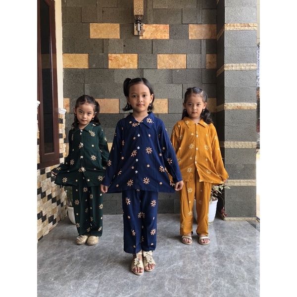 Children& 39;S CLOTHES GIRLS& 39; SETTINGS ONE SET CHILDREN& 39;S KIDS WEAR SLEEPING CLOTHES