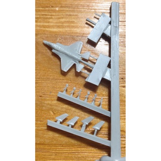 โมเดลเครื่องบินรบ แบบเรซิ่น 1/700 f-35b 2 ชิ้น