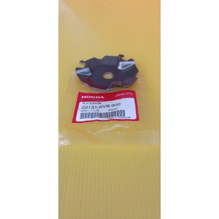 แผ่นโค้ง(22131-KVB-900)แผ่นปะกับเม็ดตุ้มน้ำหนัก HONDA CLICK 110,สกู๊ปปี้ไอ,1ชิ้น อะไหล่แท้ศูนย์ HONDA