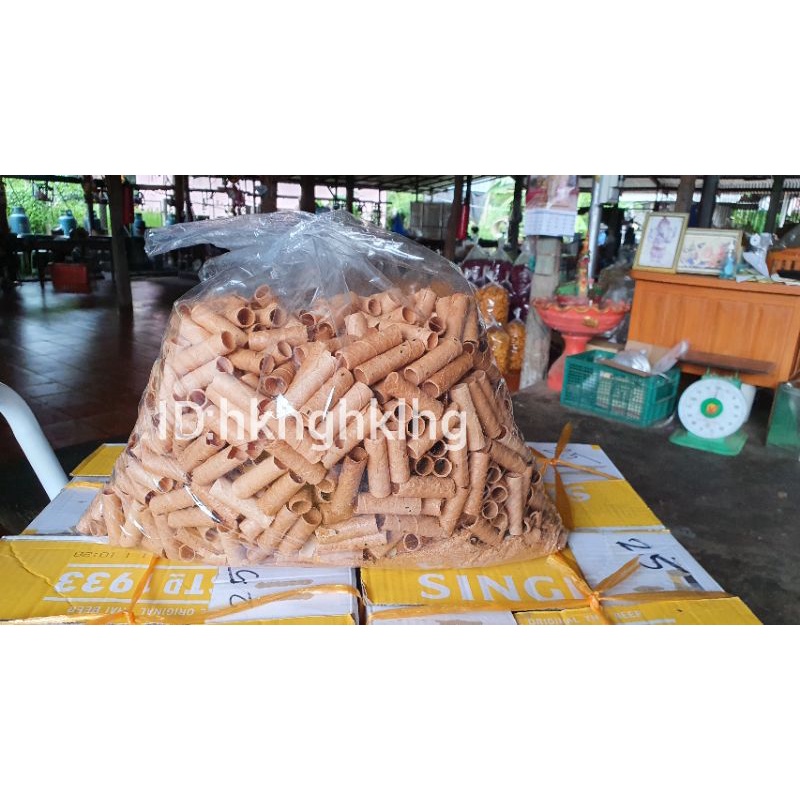 ทองม้วนกะทิยกลัง3กิโลกรัม อร่อย กรอบ หอม ผลิตใหม่ (สินค้าแตกง่ายขอคนพร้อมรับนะคะ)